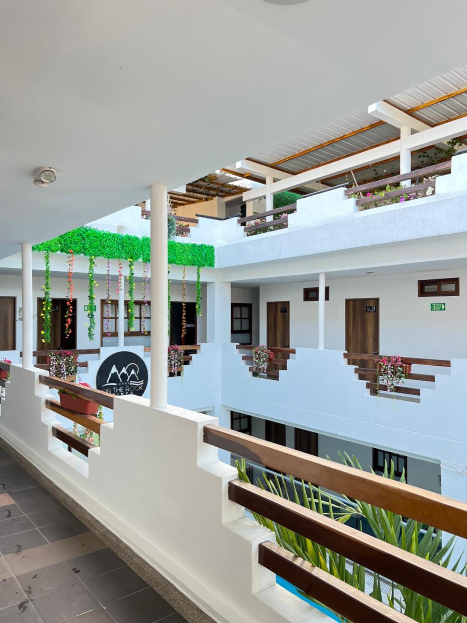 מינקה Hotel On The Rock מראה חיצוני תמונה
